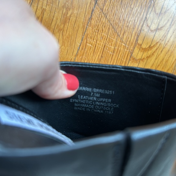 Steve Madden Solid Black Leather Block-heeled Mule - Picture 9 of 13